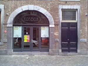 Die Tür ist zu - Coffeeshop Kosbor gestern gegen 20 Uhr - Photo: Antonio Peri